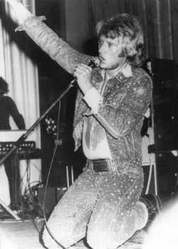 dans la rue faites attention...