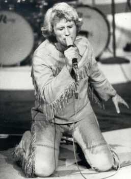 je pleure mais je chante quand mme