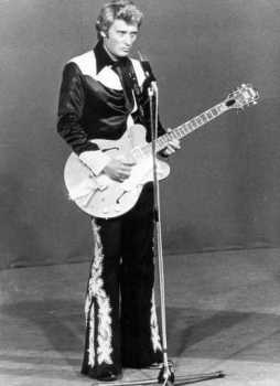 mais quelqu'un qui sourit et qui me tende la main