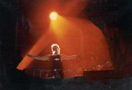 Quel est ce pays o� frappe la nuit la loi du plus fort 